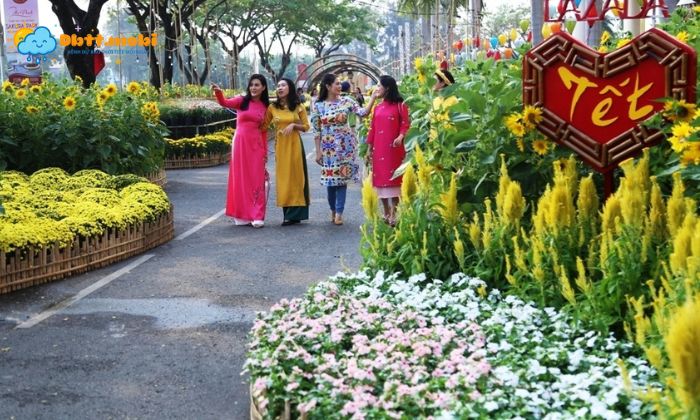 Vao Mua Xuan Moi Vung Mien Viet Nam Lai Khoac Len Minh Mot Mau Sac Dac Trung